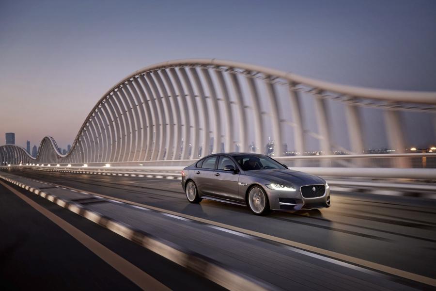 Jaguar XF R-Sport 2015 года  (фото 14 из 22)